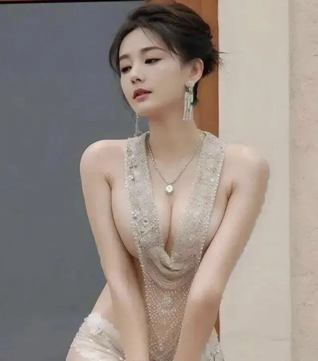 李一桐三年主演十四部剧，北舞科班出身持续输出古装与现实题材 - 细节速览