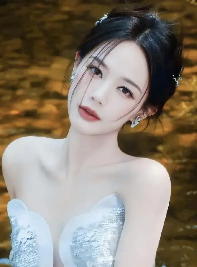 李一桐三年主演十四部剧，北舞科班出身持续输出古装与现实题材 - 相关图片