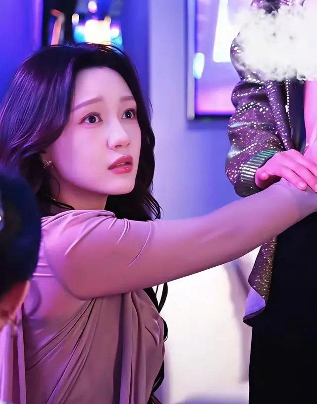 孙艺燃张楚萱徐艺真短剧扮少女引观众出戏 - 相关图片